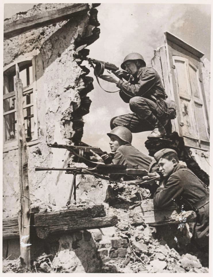 Soviet soldiers Stalingrad